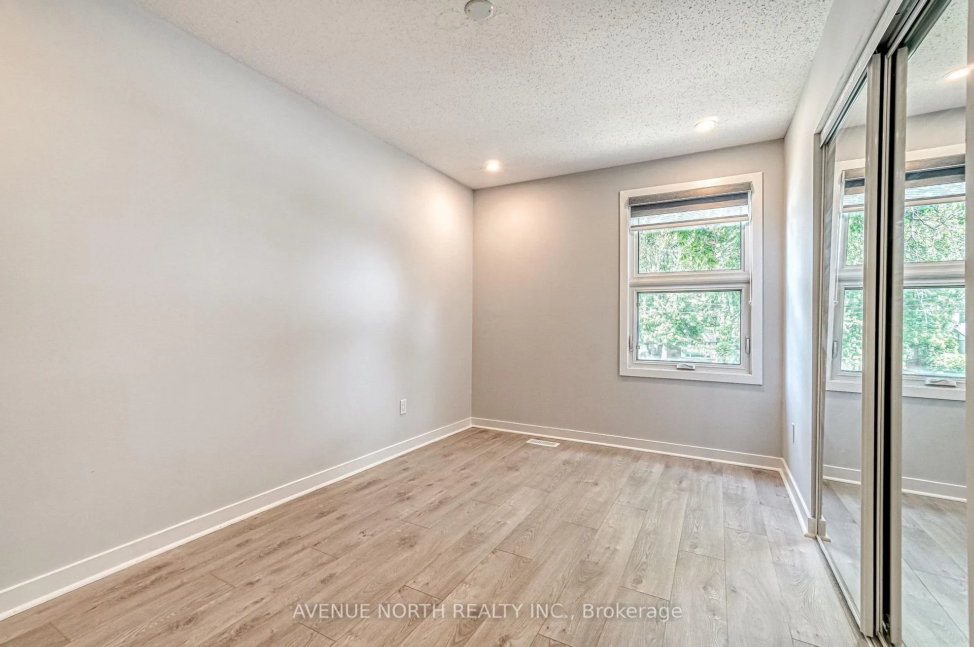 Photo 159 of 946 Walkley Road, Ottawa, Riverside Park South — HOMEH