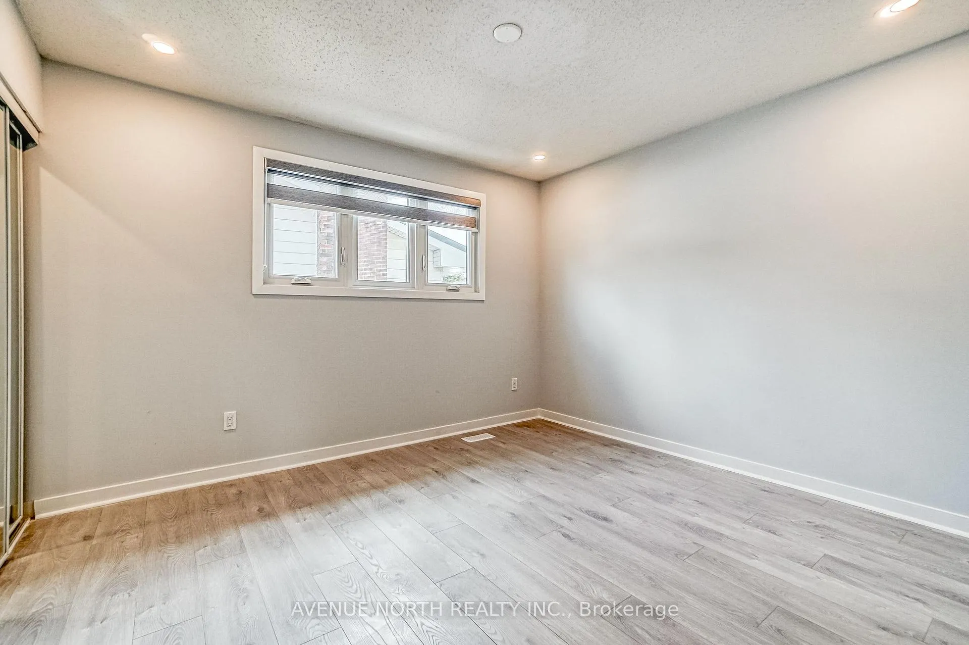 Photo 165 of 946 Walkley Road, Ottawa, Riverside Park South — HOMEH