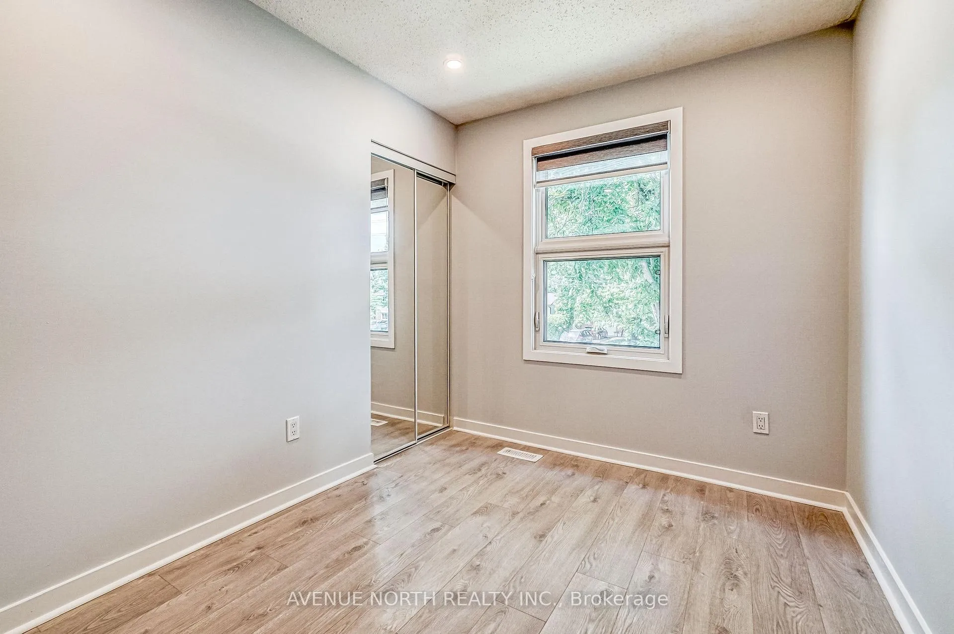 Photo 180 of 946 Walkley Road, Ottawa, Riverside Park South — HOMEH