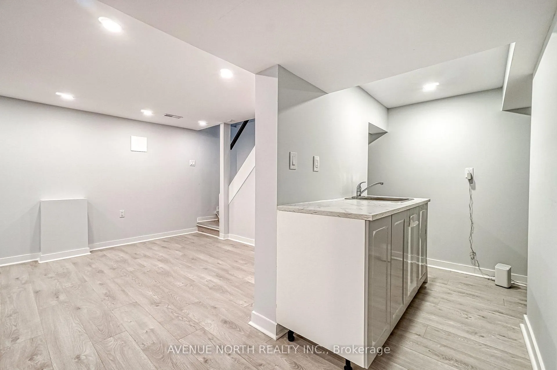 Photo 233 of 946 Walkley Road, Ottawa, Riverside Park South — HOMEH