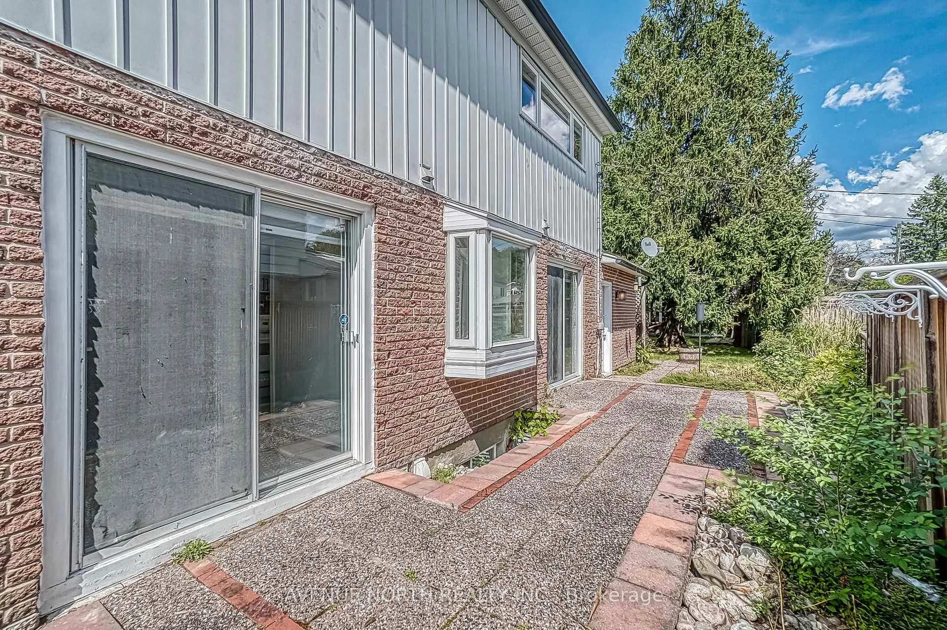 Photo 276 of 946 Walkley Road, Ottawa, Riverside Park South — HOMEH