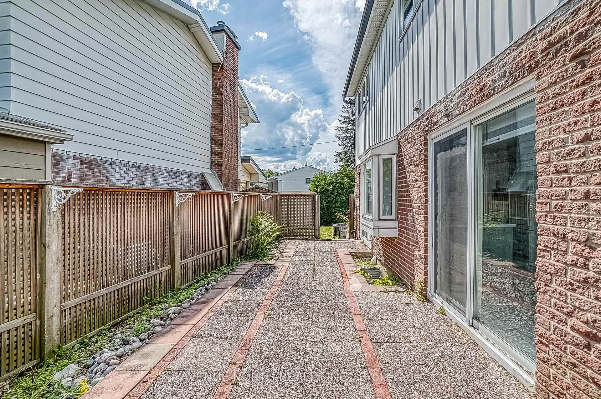 Photo 288 of 946 Walkley Road, Ottawa, Riverside Park South — HOMEH