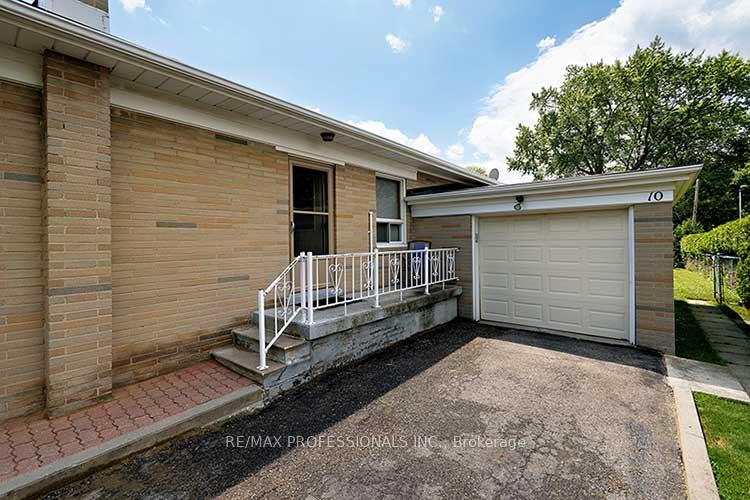Photo 9 of 10 Golfwood Heights, Etobicoke, Kingsview Village-The Westway — HOMEH