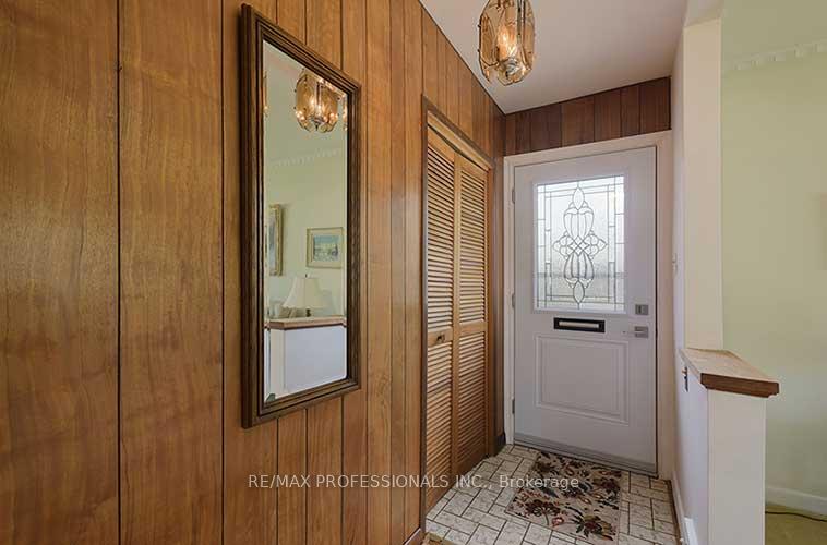 Photo 6 of 10 Golfwood Heights, Etobicoke, Kingsview Village-The Westway — HOMEH