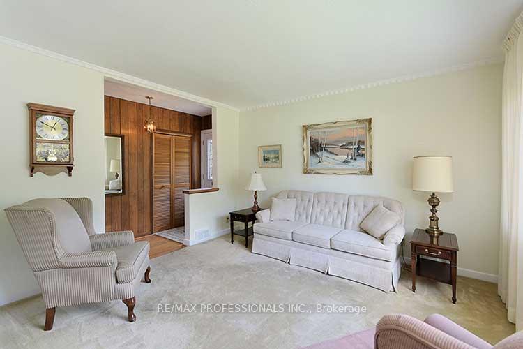 Photo 30 of 10 Golfwood Heights, Etobicoke, Kingsview Village-The Westway — HOMEH