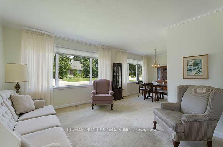 Photo 8 of 10 Golfwood Heights, Etobicoke, Kingsview Village-The Westway — HOMEH