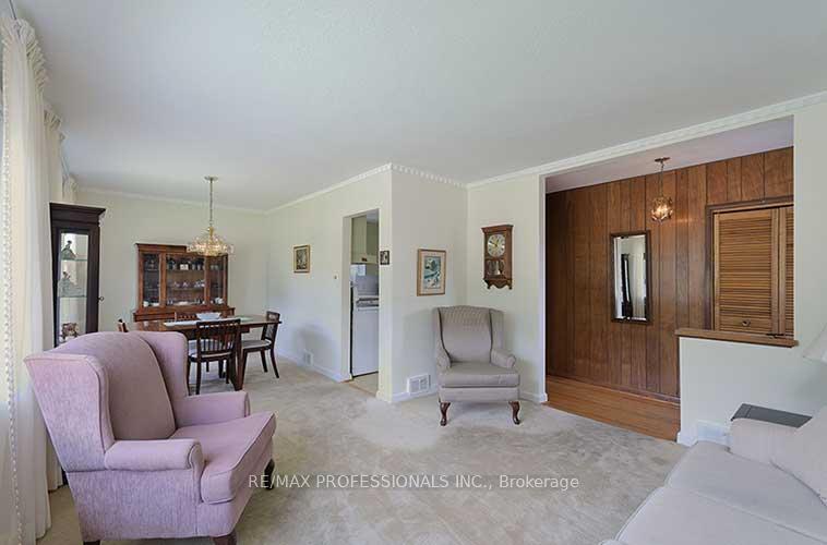 Photo 3 of 10 Golfwood Heights, Etobicoke, Kingsview Village-The Westway — HOMEH