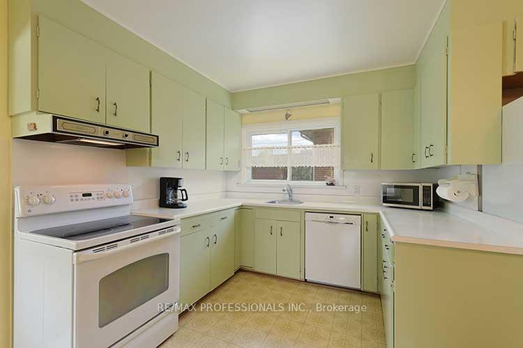 Photo 7 of 10 Golfwood Heights, Etobicoke, Kingsview Village-The Westway — HOMEH
