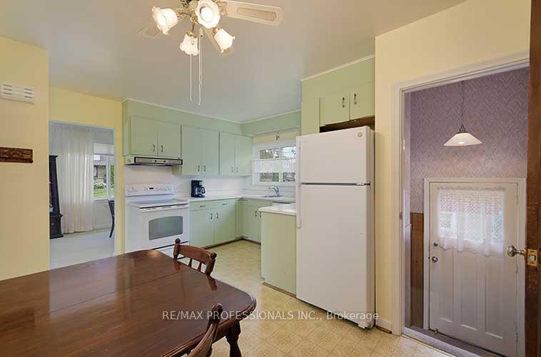 Photo 10 of 10 Golfwood Heights, Etobicoke, Kingsview Village-The Westway — HOMEH