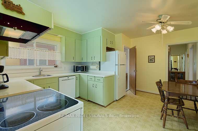 Photo 12 of 10 Golfwood Heights, Etobicoke, Kingsview Village-The Westway — HOMEH