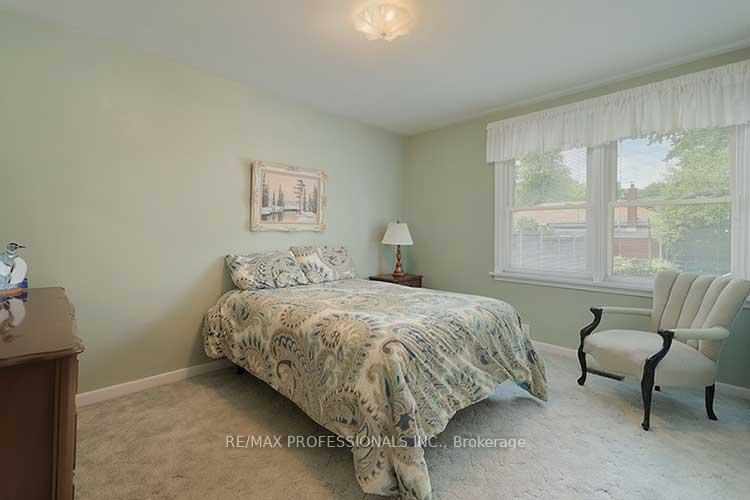 Photo 31 of 10 Golfwood Heights, Etobicoke, Kingsview Village-The Westway — HOMEH