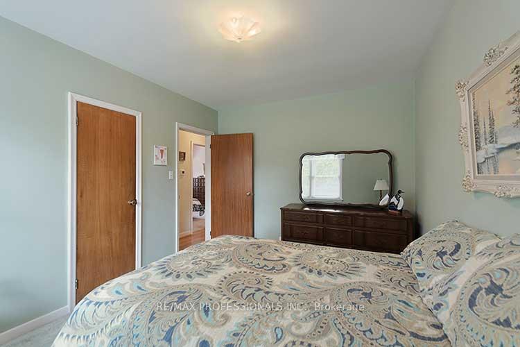 Photo 19 of 10 Golfwood Heights, Etobicoke, Kingsview Village-The Westway — HOMEH