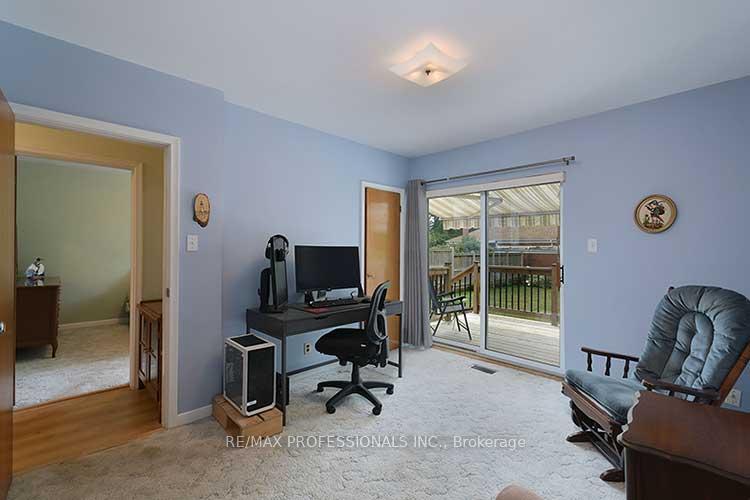 Photo 14 of 10 Golfwood Heights, Etobicoke, Kingsview Village-The Westway — HOMEH