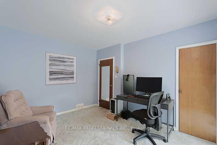 Photo 13 of 10 Golfwood Heights, Etobicoke, Kingsview Village-The Westway — HOMEH