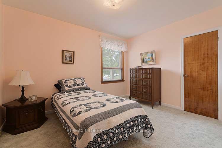 Photo 15 of 10 Golfwood Heights, Etobicoke, Kingsview Village-The Westway — HOMEH