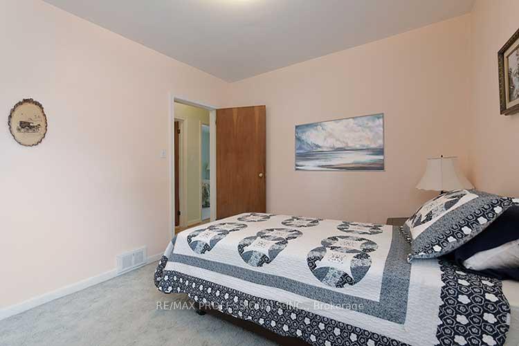 Photo 16 of 10 Golfwood Heights, Etobicoke, Kingsview Village-The Westway — HOMEH