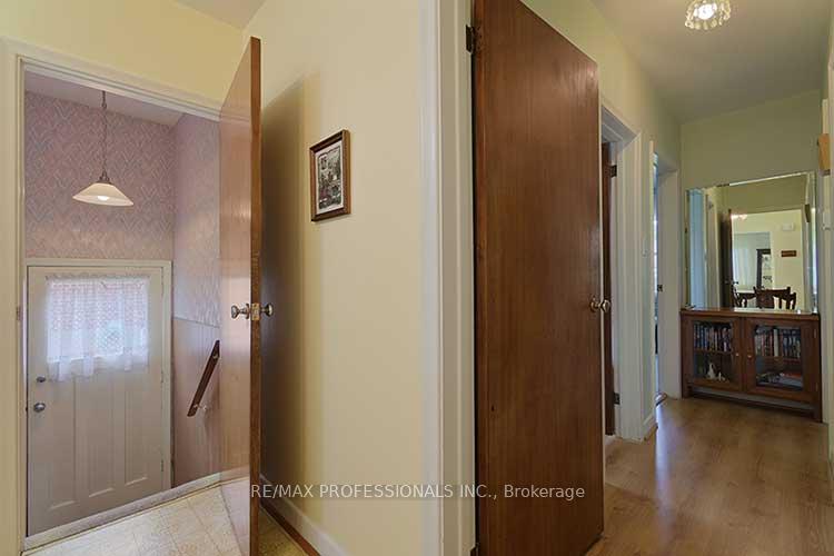 Photo 32 of 10 Golfwood Heights, Etobicoke, Kingsview Village-The Westway — HOMEH