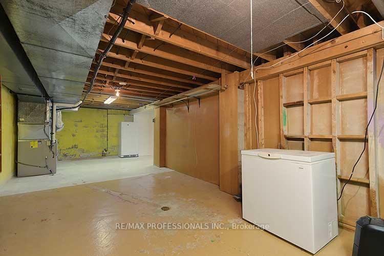 Photo 18 of 10 Golfwood Heights, Etobicoke, Kingsview Village-The Westway — HOMEH