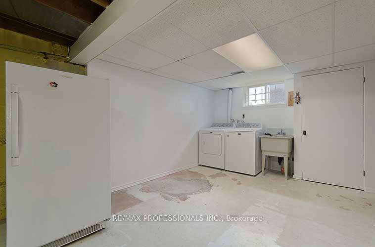 Photo 20 of 10 Golfwood Heights, Etobicoke, Kingsview Village-The Westway — HOMEH
