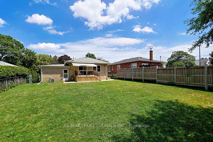 Photo 28 of 10 Golfwood Heights, Etobicoke, Kingsview Village-The Westway — HOMEH