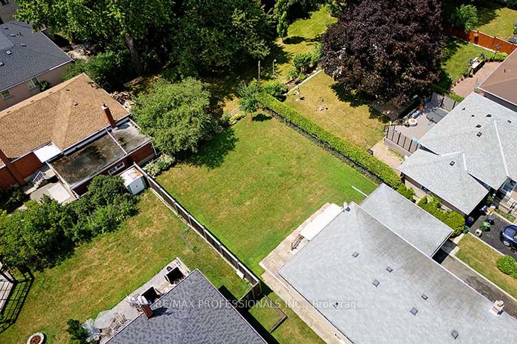 Photo 22 of 10 Golfwood Heights, Etobicoke, Kingsview Village-The Westway — HOMEH