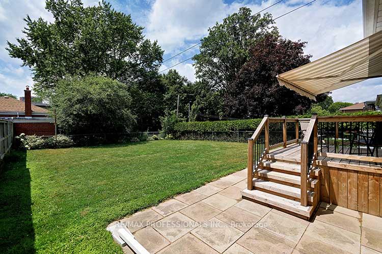 Photo 24 of 10 Golfwood Heights, Etobicoke, Kingsview Village-The Westway — HOMEH