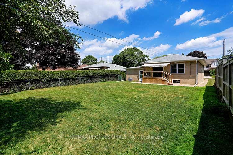 Photo 21 of 10 Golfwood Heights, Etobicoke, Kingsview Village-The Westway — HOMEH
