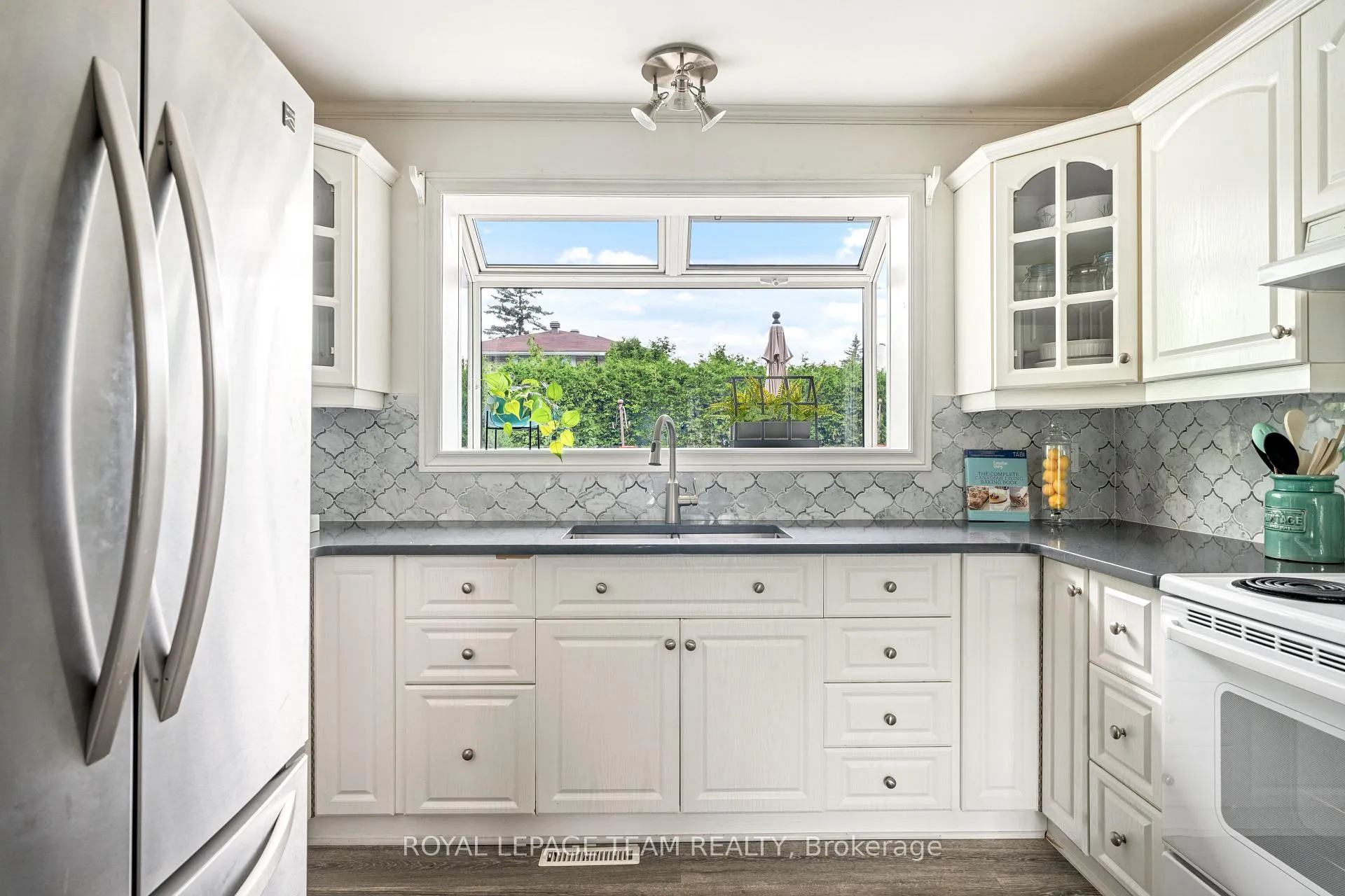 Photo 216 of 2128 Hubbard Crescent, Ottawa, Beacon Hill North — HOMEH