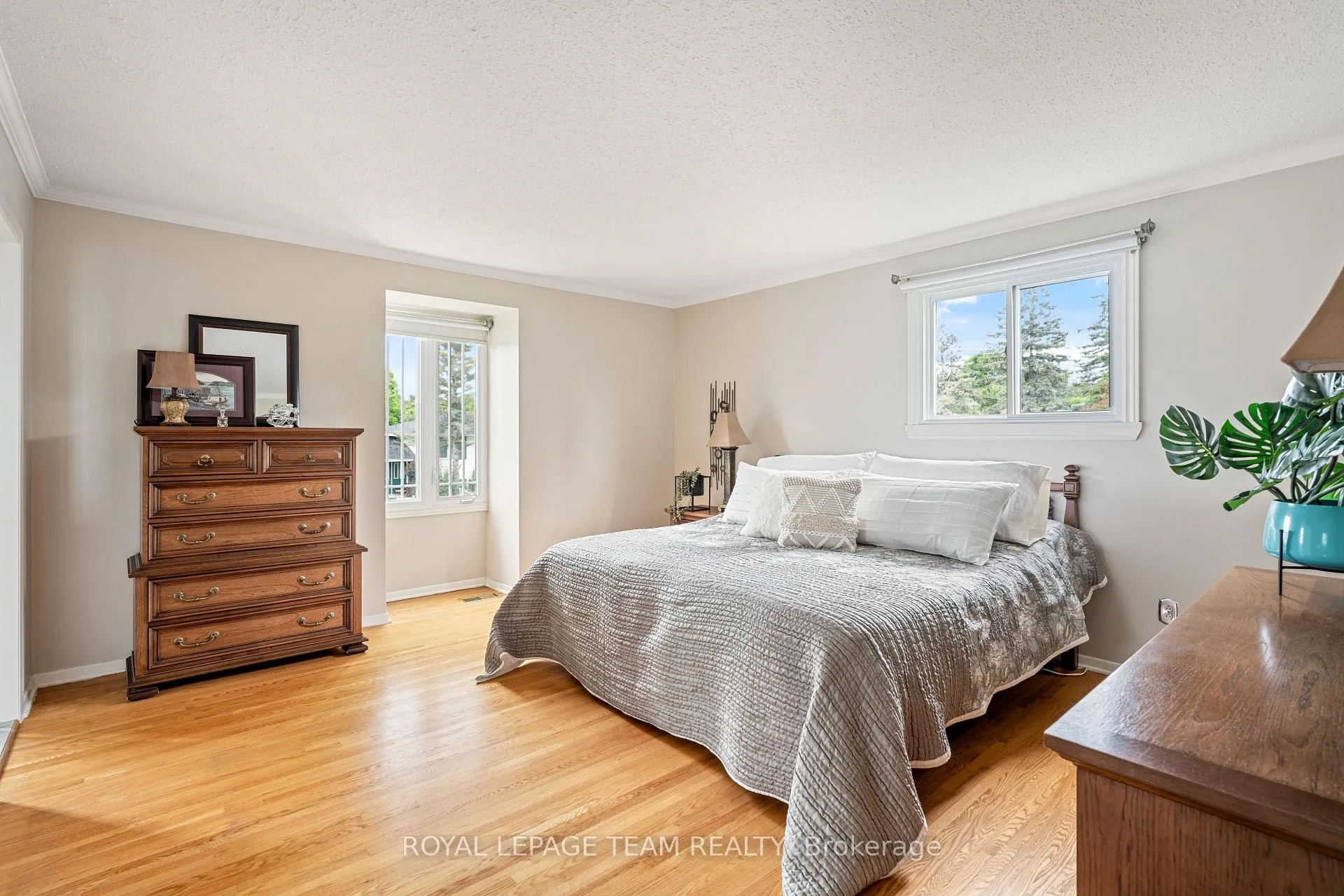Photo 351 of 2128 Hubbard Crescent, Ottawa, Beacon Hill North — HOMEH