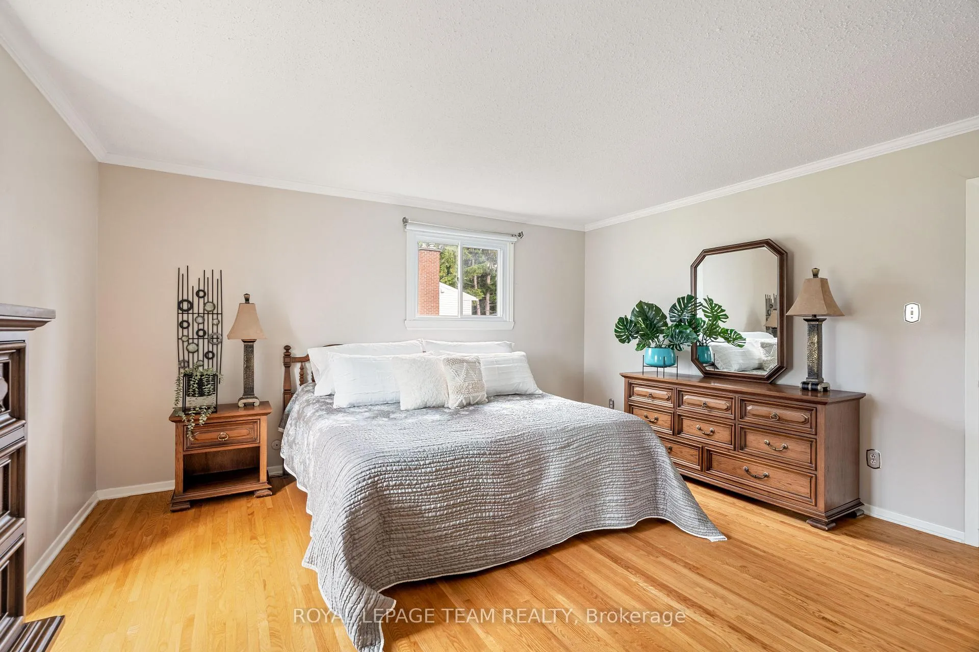Photo 390 of 2128 Hubbard Crescent, Ottawa, Beacon Hill North — HOMEH