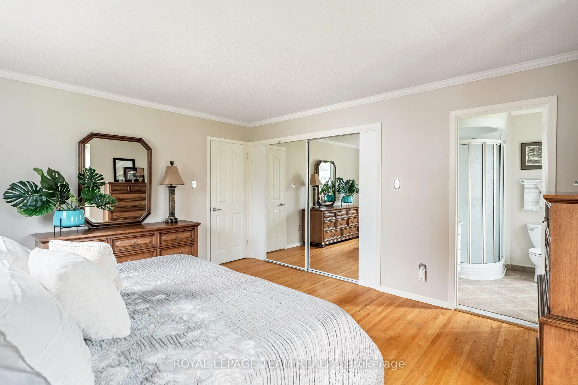 Photo 424 of 2128 Hubbard Crescent, Ottawa, Beacon Hill North — HOMEH