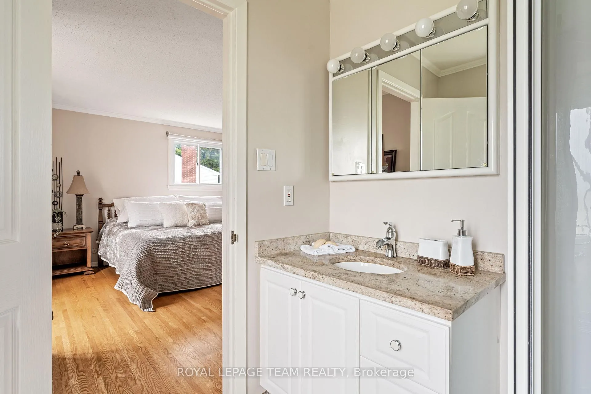 Photo 438 of 2128 Hubbard Crescent, Ottawa, Beacon Hill North — HOMEH
