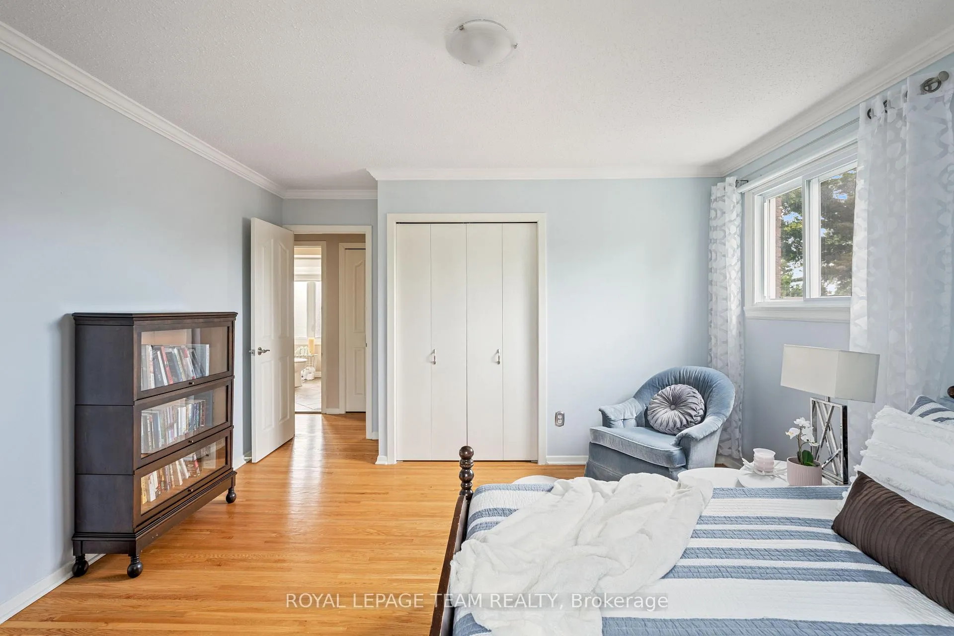 Photo 570 of 2128 Hubbard Crescent, Ottawa, Beacon Hill North — HOMEH