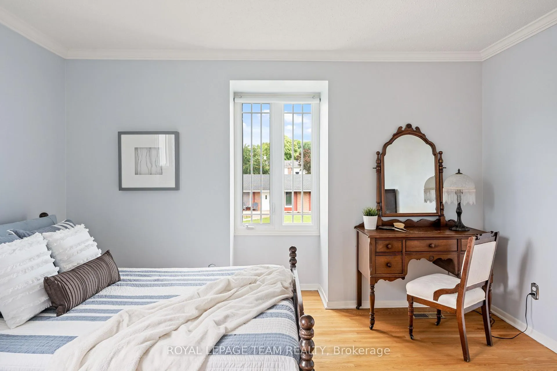 Photo 595 of 2128 Hubbard Crescent, Ottawa, Beacon Hill North — HOMEH