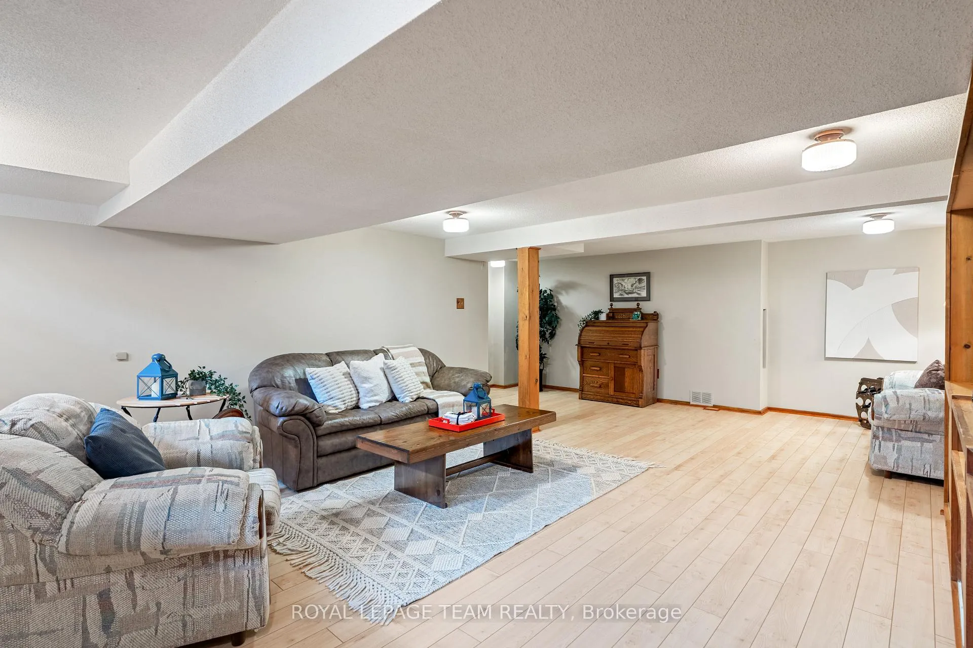 Photo 658 of 2128 Hubbard Crescent, Ottawa, Beacon Hill North — HOMEH
