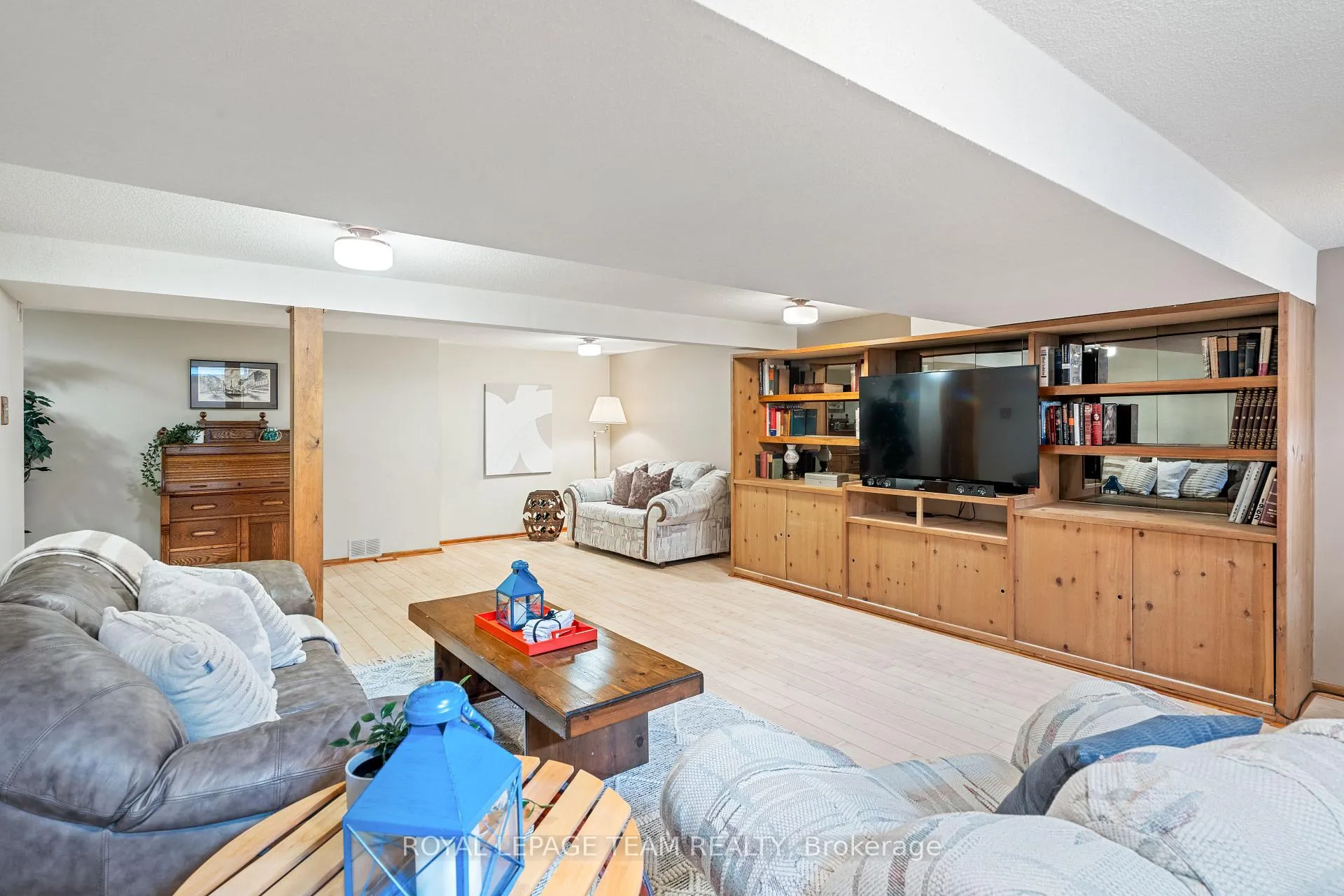 Photo 698 of 2128 Hubbard Crescent, Ottawa, Beacon Hill North — HOMEH