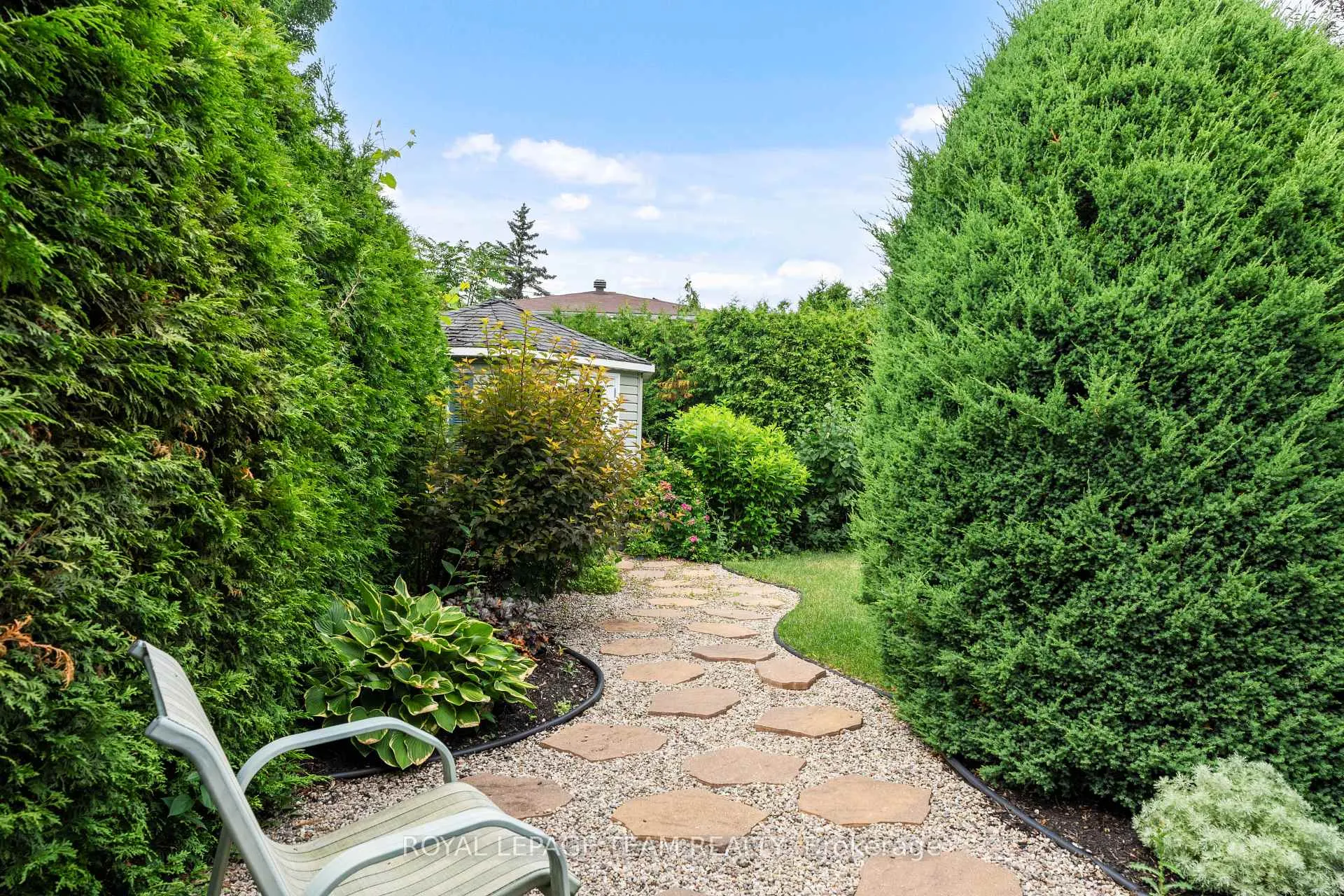 Photo 703 of 2128 Hubbard Crescent, Ottawa, Beacon Hill North — HOMEH