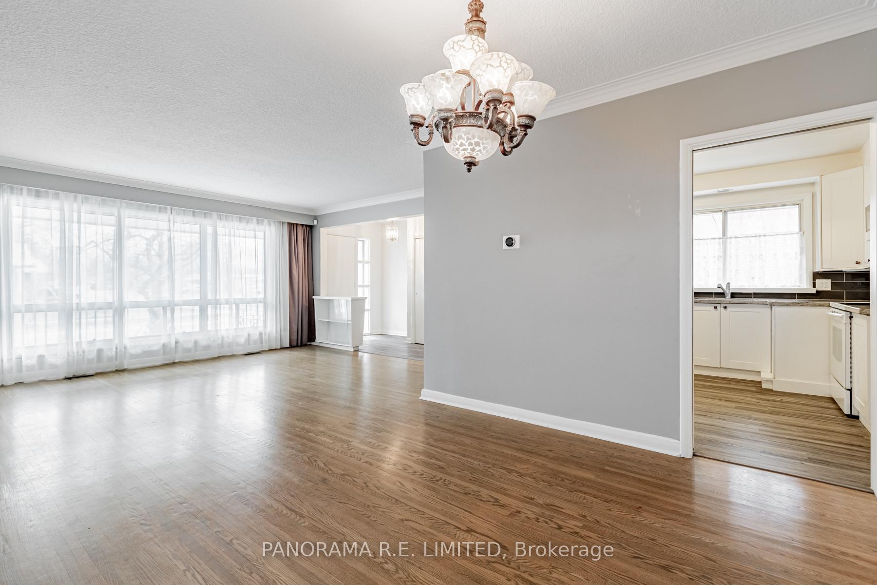 Photo 4 of 51 Laurelwood Crescent, Etobicoke, Willowridge-Martingrove-Richview — HOMEH