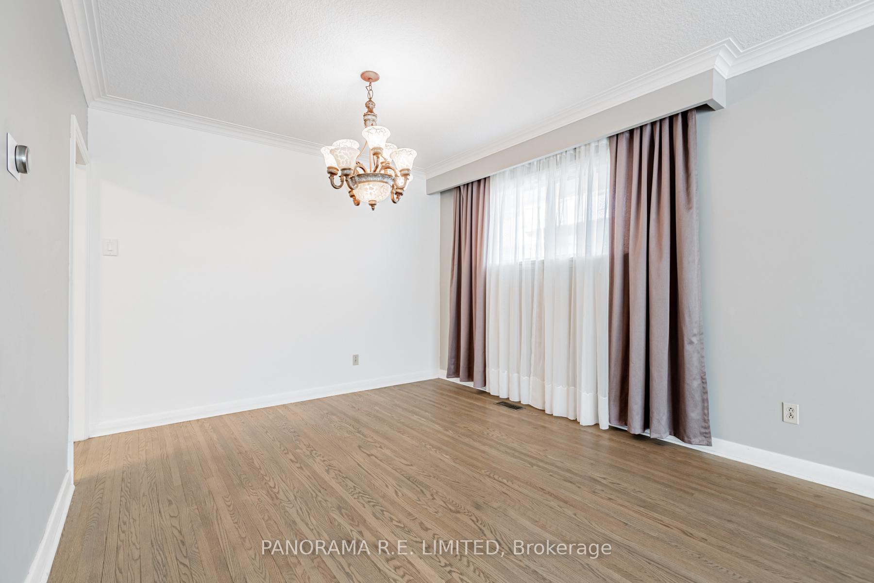 Photo 7 of 51 Laurelwood Crescent, Etobicoke, Willowridge-Martingrove-Richview — HOMEH