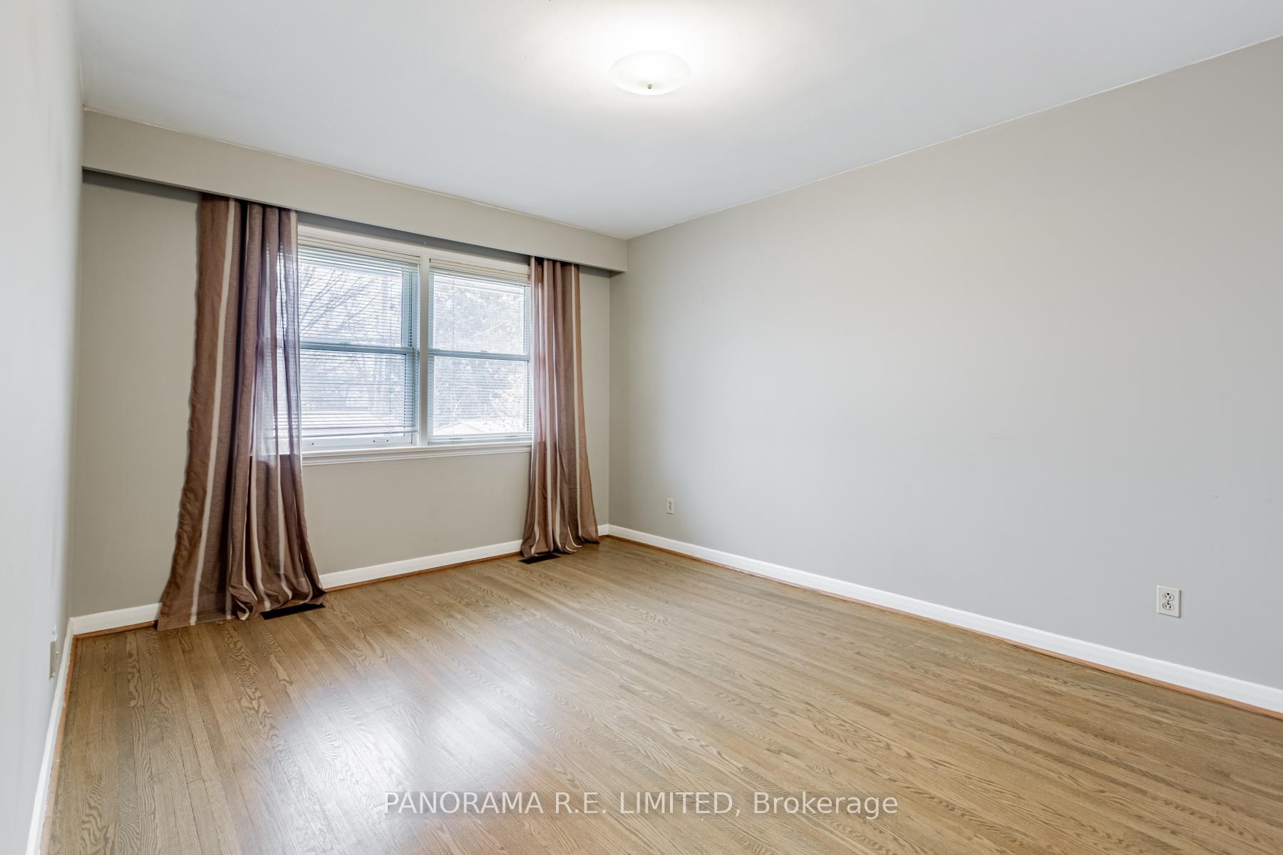 Photo 11 of 51 Laurelwood Crescent, Etobicoke, Willowridge-Martingrove-Richview — HOMEH
