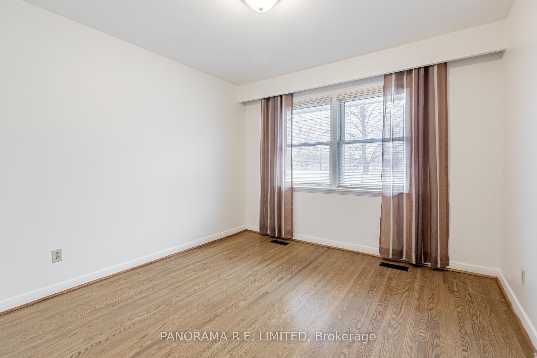 Photo 13 of 51 Laurelwood Crescent, Etobicoke, Willowridge-Martingrove-Richview — HOMEH