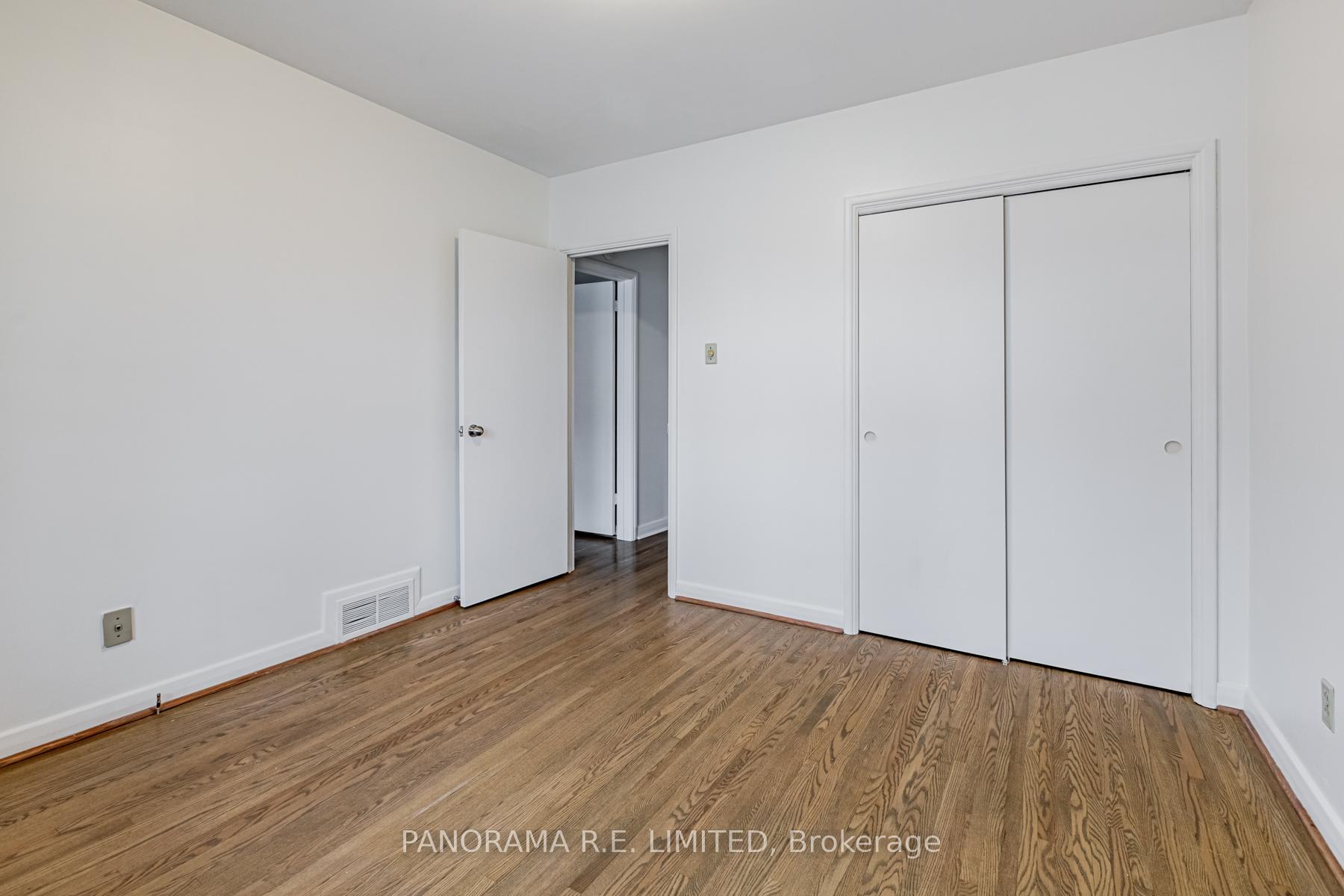 Photo 14 of 51 Laurelwood Crescent, Etobicoke, Willowridge-Martingrove-Richview — HOMEH