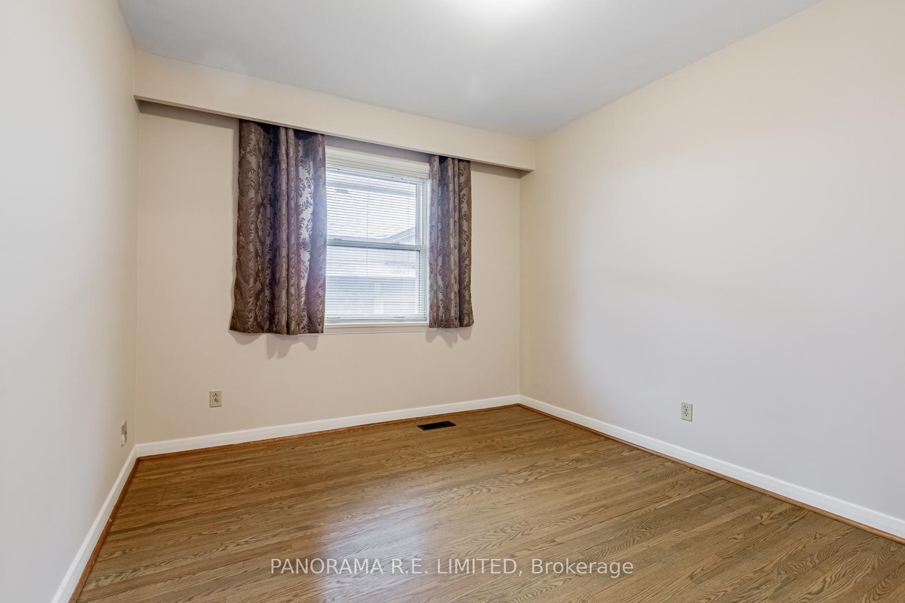 Photo 15 of 51 Laurelwood Crescent, Etobicoke, Willowridge-Martingrove-Richview — HOMEH