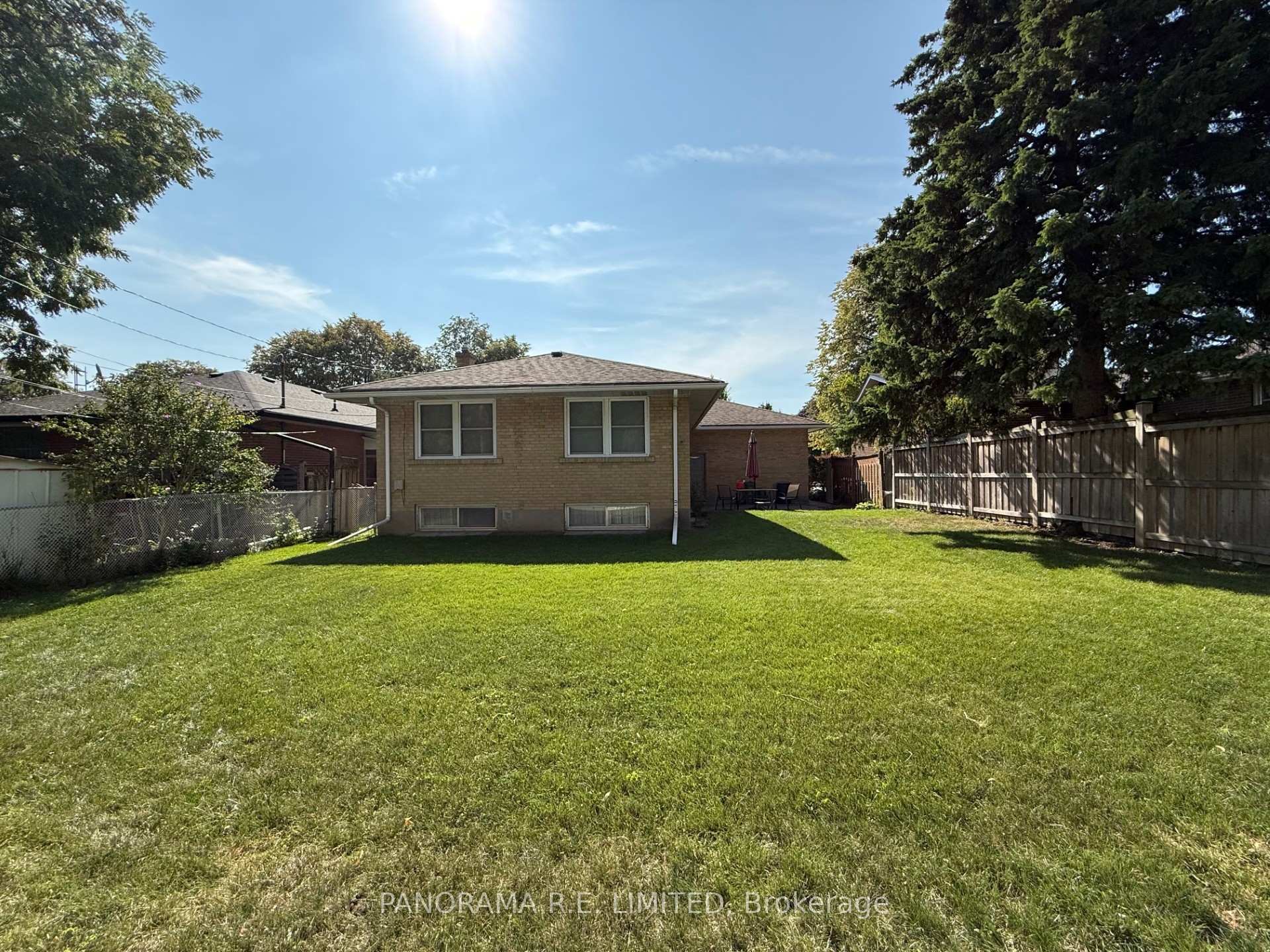 Photo 25 of 51 Laurelwood Crescent, Etobicoke, Willowridge-Martingrove-Richview — HOMEH