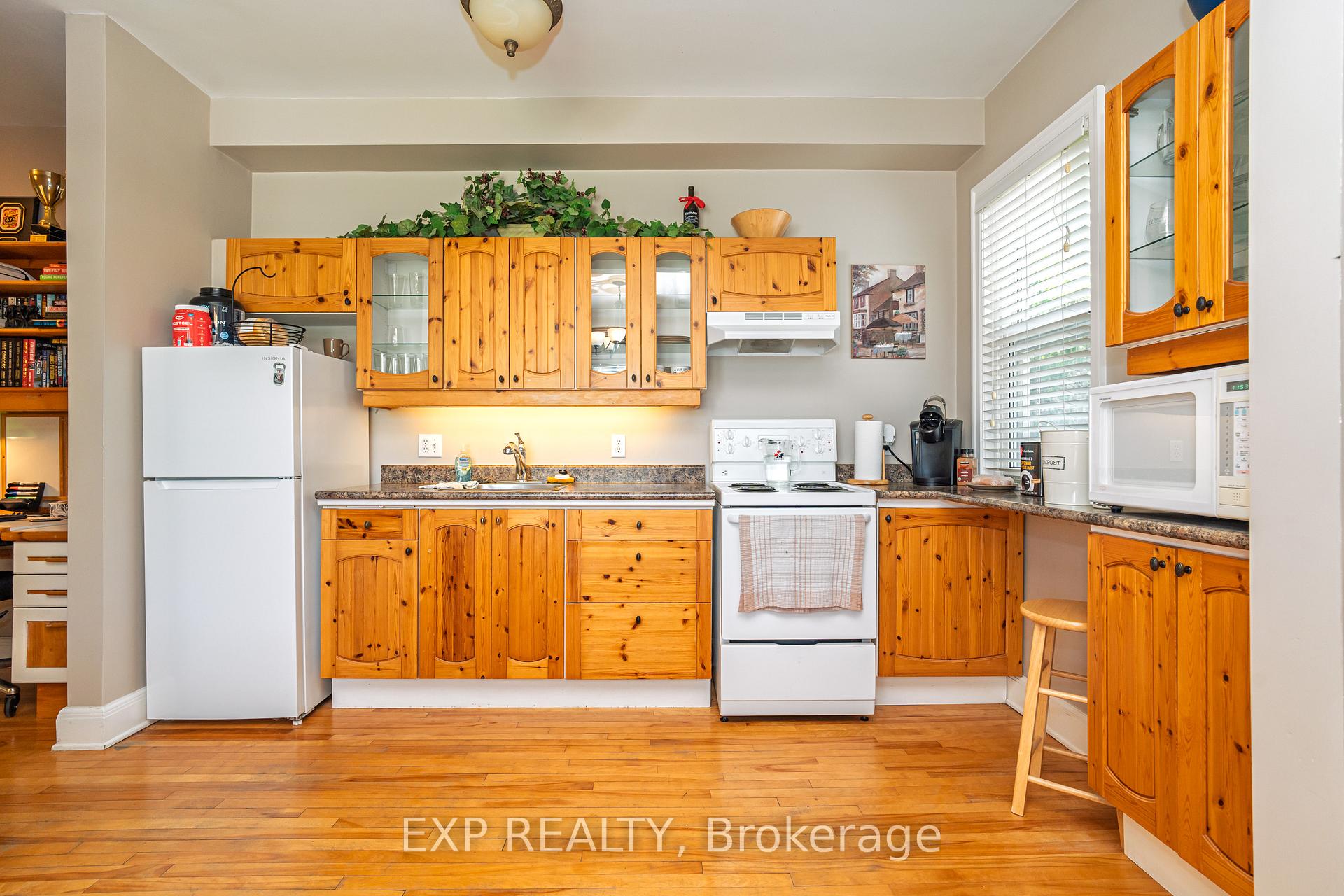 Photo 7 of 12 Ross Avenue, Ottawa, Ottawa West — HOMEH