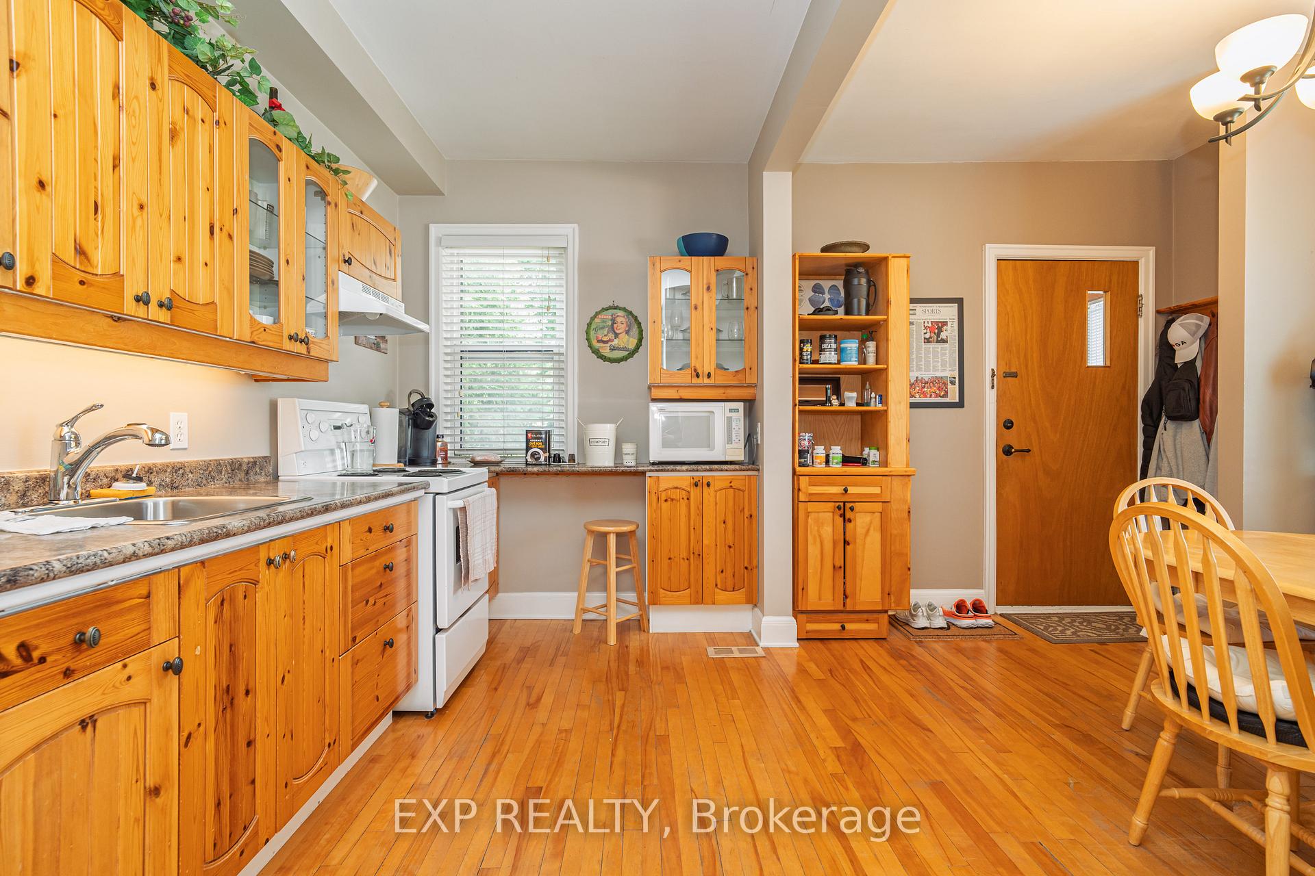 Photo 8 of 12 Ross Avenue, Ottawa, Ottawa West — HOMEH