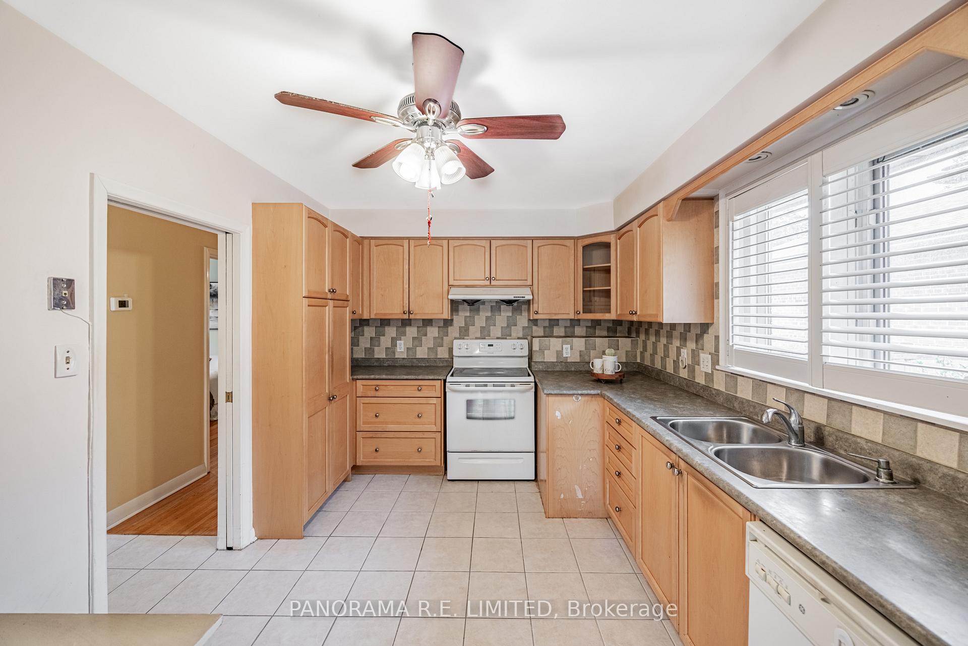 Photo 2 of 34 Fenley Drive, Etobicoke, Kingsview Village-The Westway — HOMEH