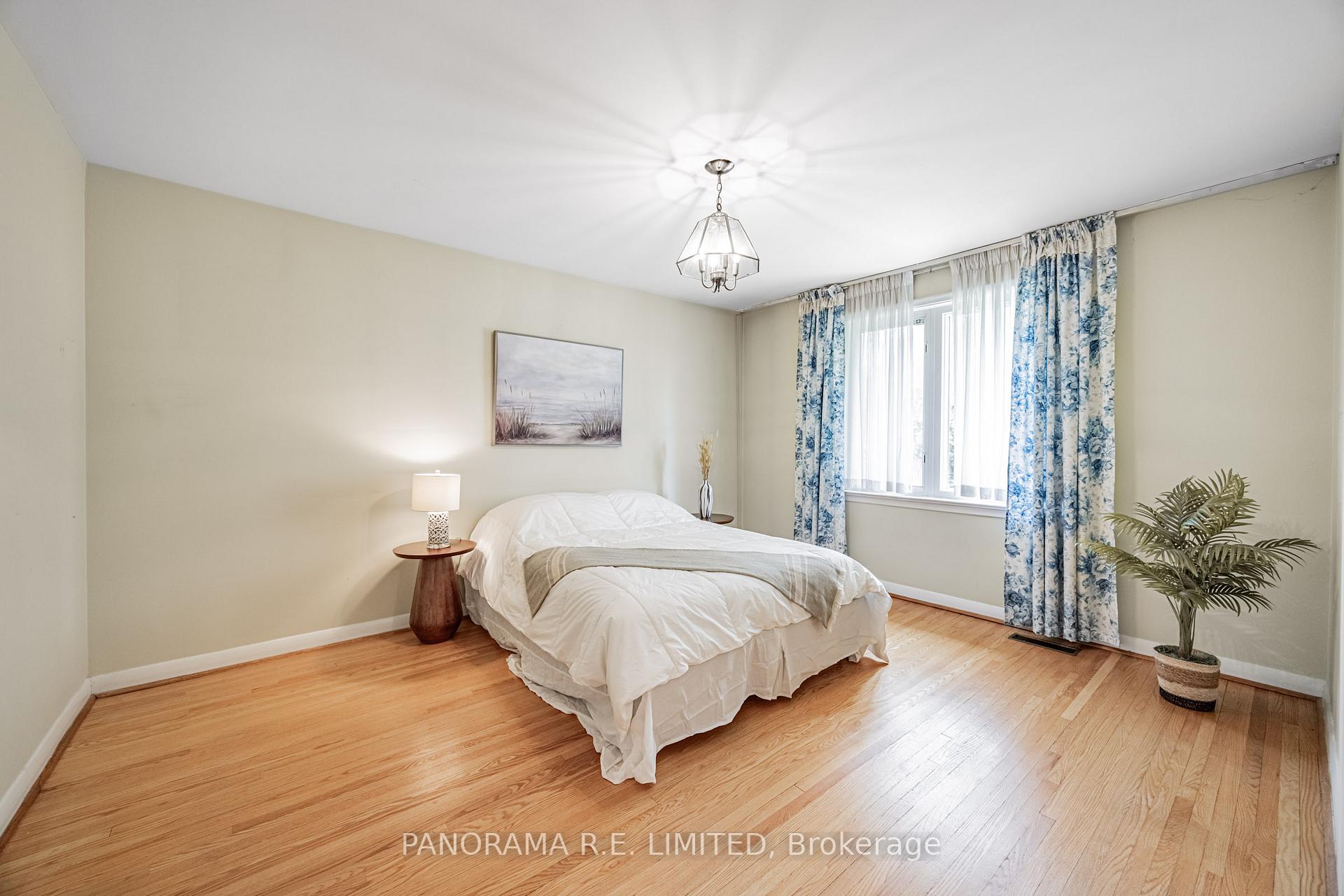 Photo 15 of 34 Fenley Drive, Etobicoke, Kingsview Village-The Westway — HOMEH