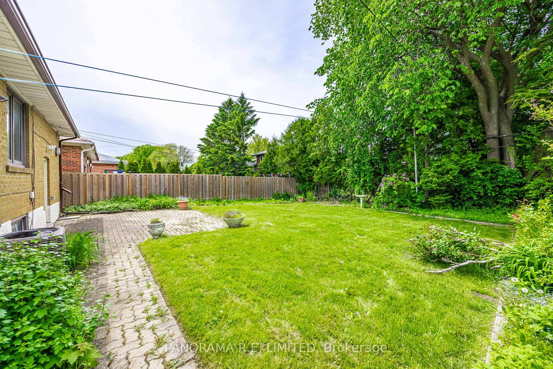 Photo 11 of 34 Fenley Drive, Etobicoke, Kingsview Village-The Westway — HOMEH