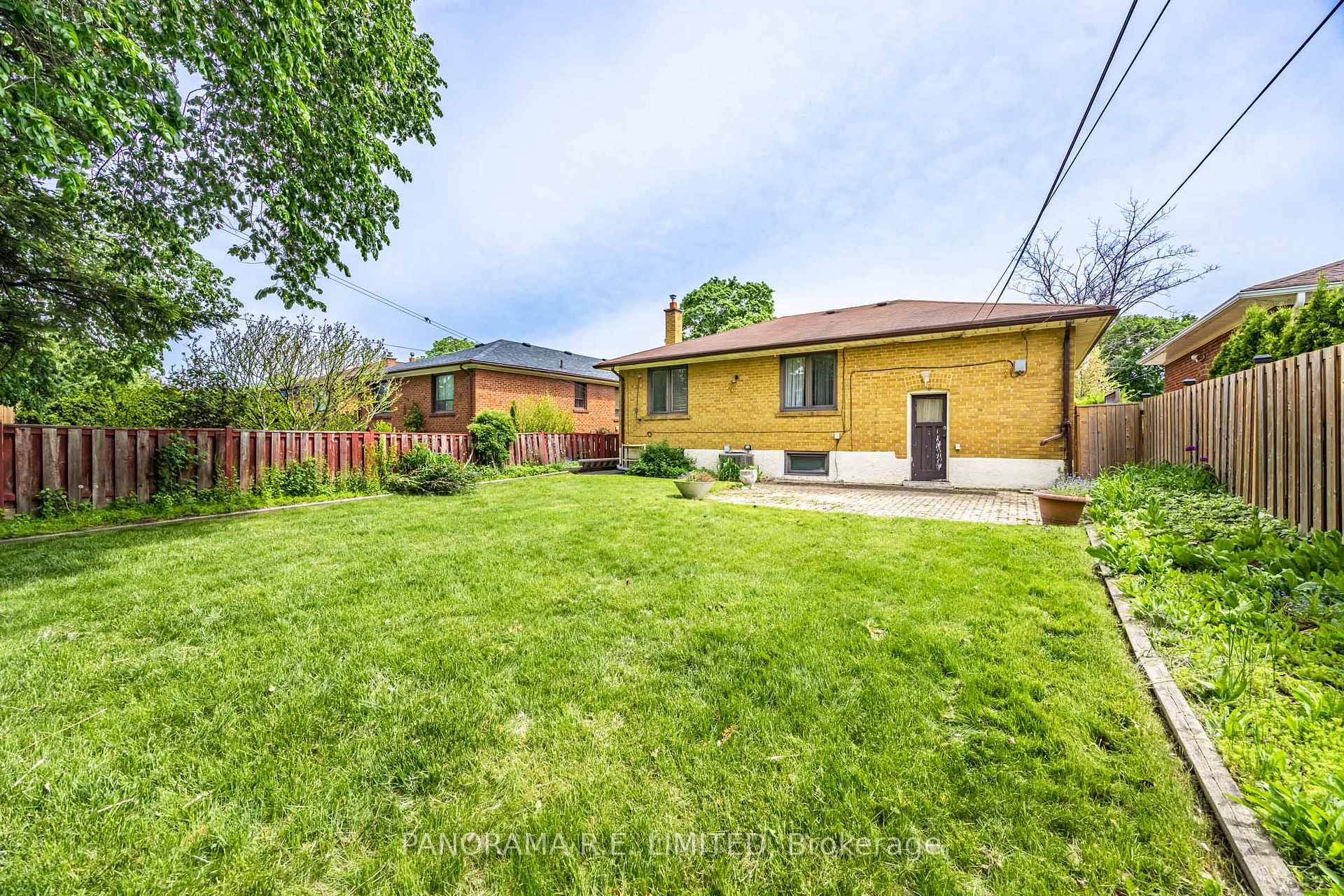 Photo 14 of 34 Fenley Drive, Etobicoke, Kingsview Village-The Westway — HOMEH